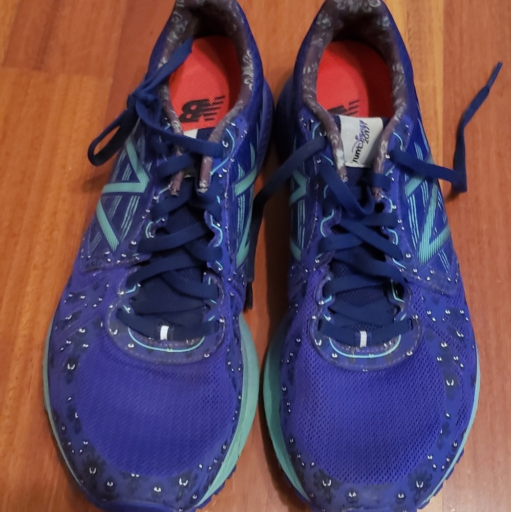 New Balance "Haunted Mantion" running shoes